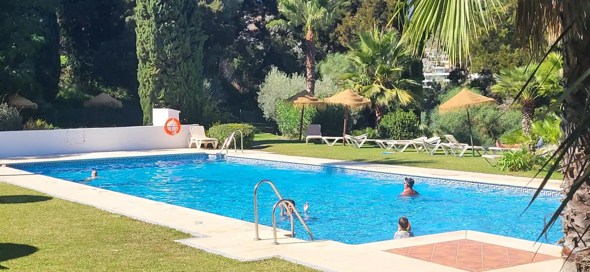 Swimming pool of Apartments for rent in Benahavís  with Air Conditioner, Heating and Private garden