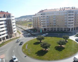 Vista exterior de Pis en venda en  Logroño amb Aire condicionat, Terrassa i Piscina