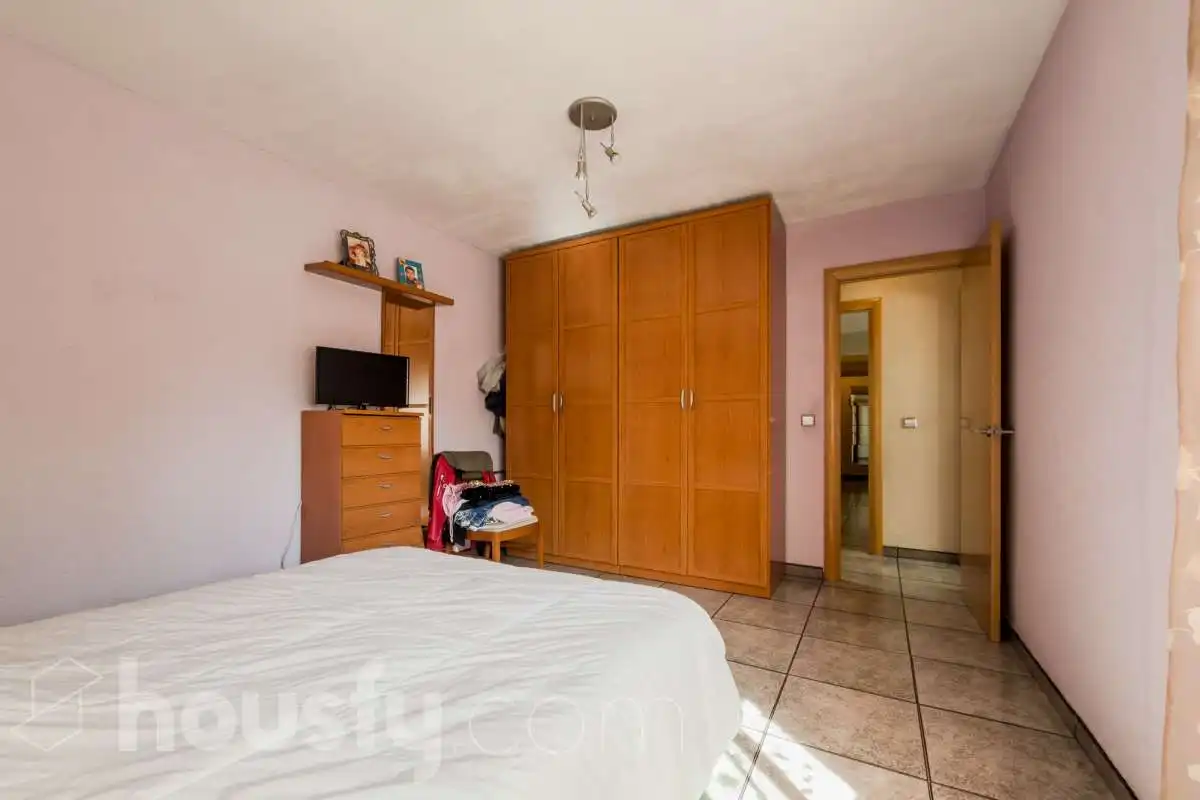 Habitación de Piso en venta en Sant Adrià de Besòs con Amueblado y Balcón