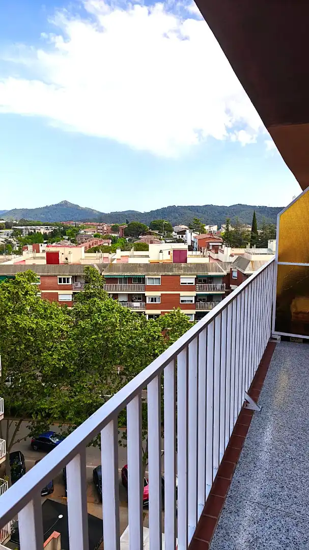 Vista exterior de Ático en venta en Cerdanyola del Vallès con Calefacción y Balcón