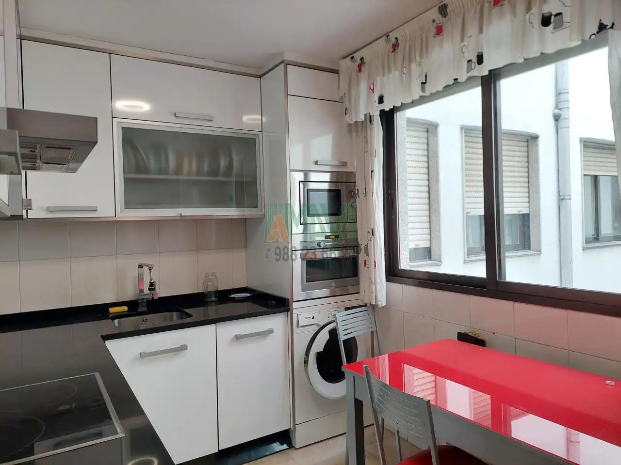 Cocina de Piso de alquiler en Ourense Capital  con Calefacción, Parquet y Amueblado