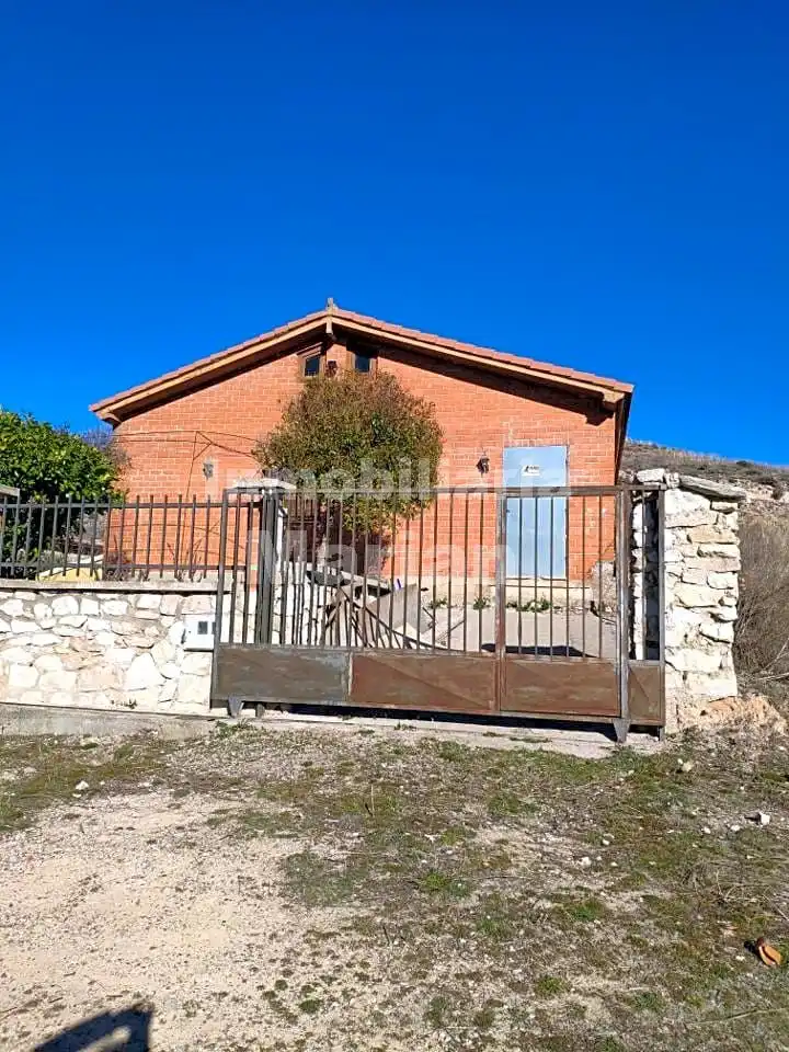 Vista exterior de Finca rústica en venta en Santa Cruz de la Salceda con Amueblado