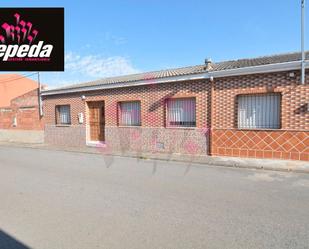 Exterior view of House or chalet for sale in Alcolea de Calatrava