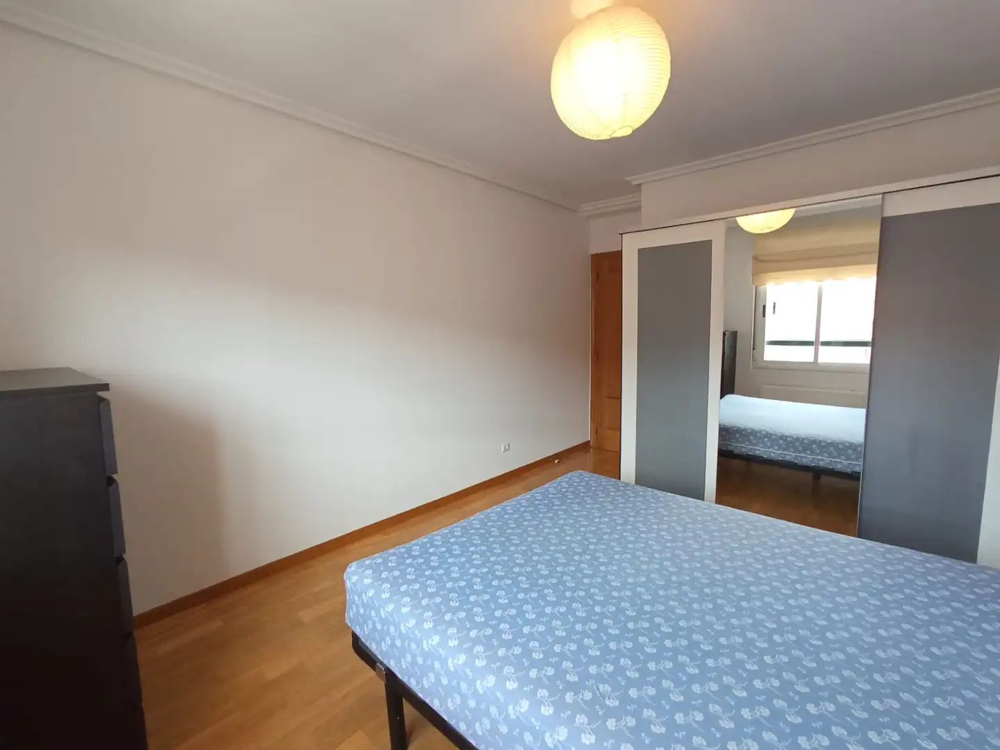 Dormitori de Pis en venda en Burgos amb Calefacció, Parquet i Terrassa