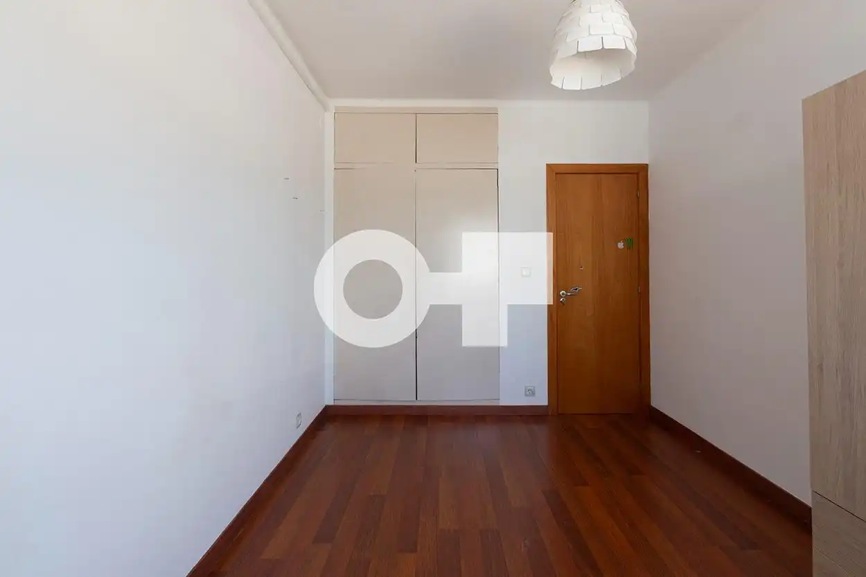 Habitación de Ático en venta en Castelldefels con Calefacción, Parquet y Terraza