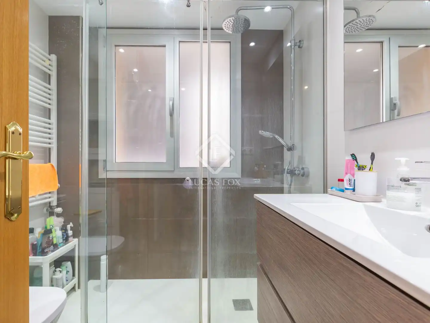 Baño de Piso en venta en Sant Just Desvern con Aire acondicionado, Terraza y Trastero