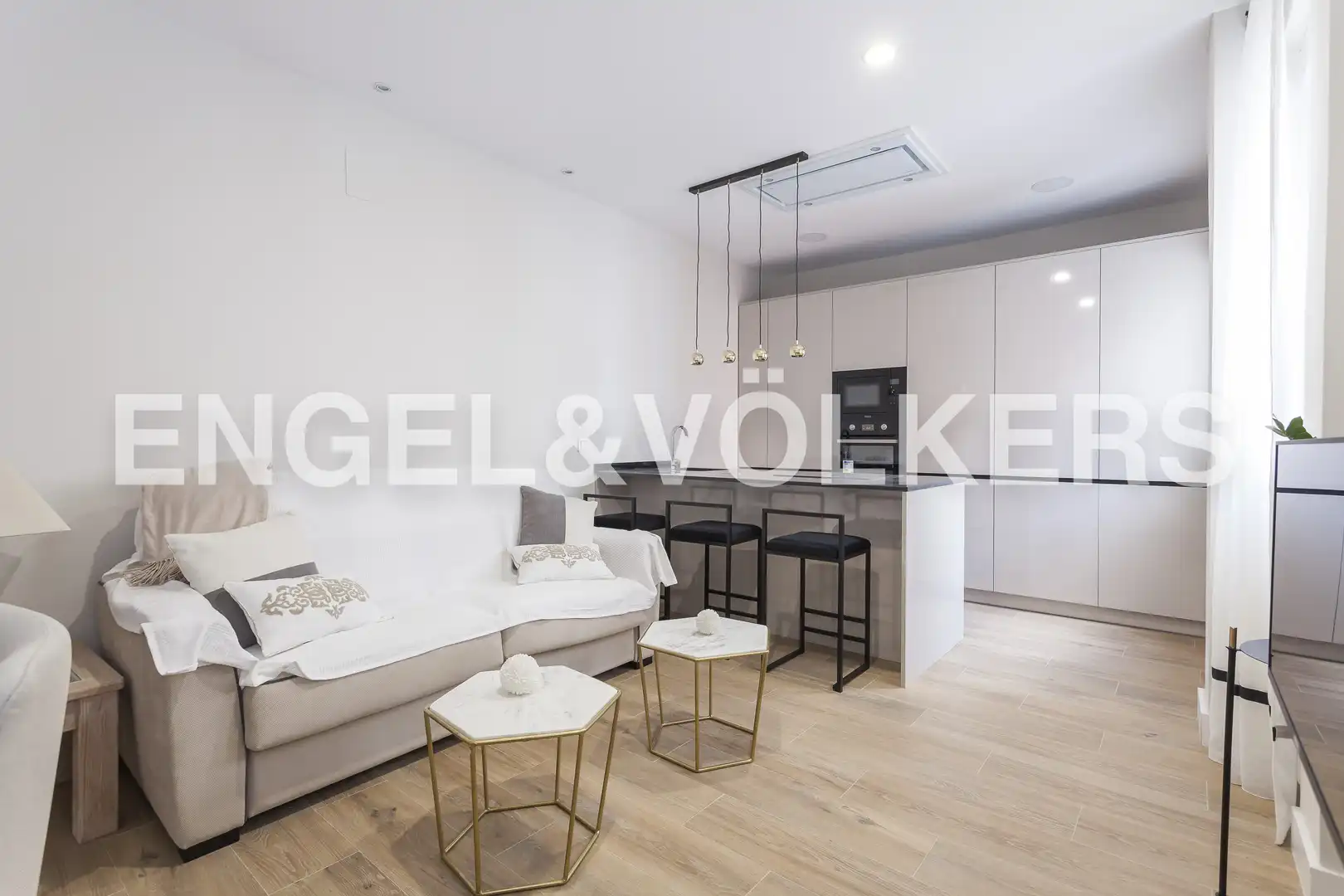 Living room of Flat for rent in Madrid  with Air Conditioner, Heating and Furnished