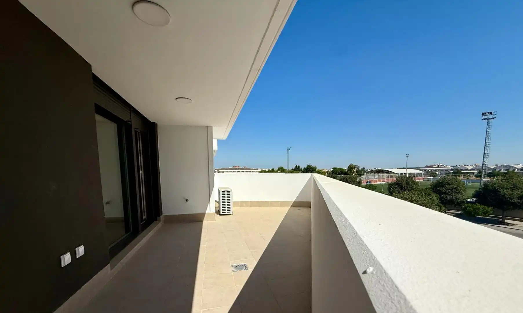 Terrasse von Wohnung zur Miete in Sevilla mit Klimaanlage, Heizung und Privatgarten