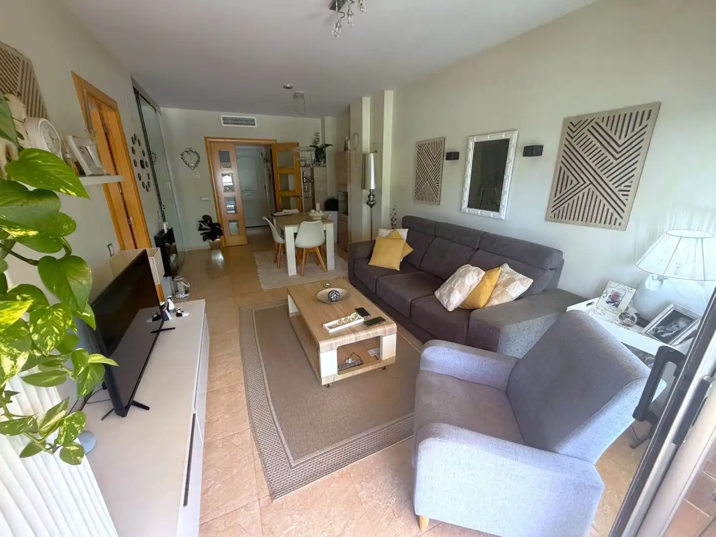 Sala de estar de Casa adosada en venta en El Vendrell con Aire acondicionado, Calefacción y Jardín privado