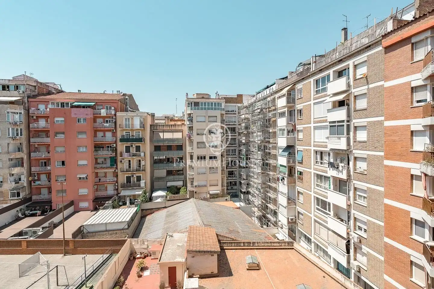 Außenansicht von Wohnungen zum Verkauf in Barcelona mit Klimaanlage, Heizung und Parkett