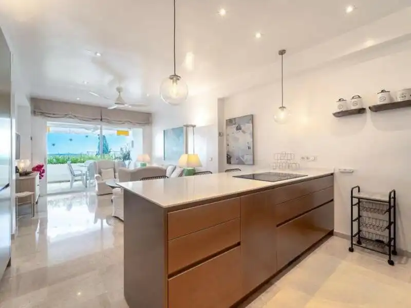 Cuina de Apartament en venda en Marbella amb Aire condicionat, Calefacció i Terrassa