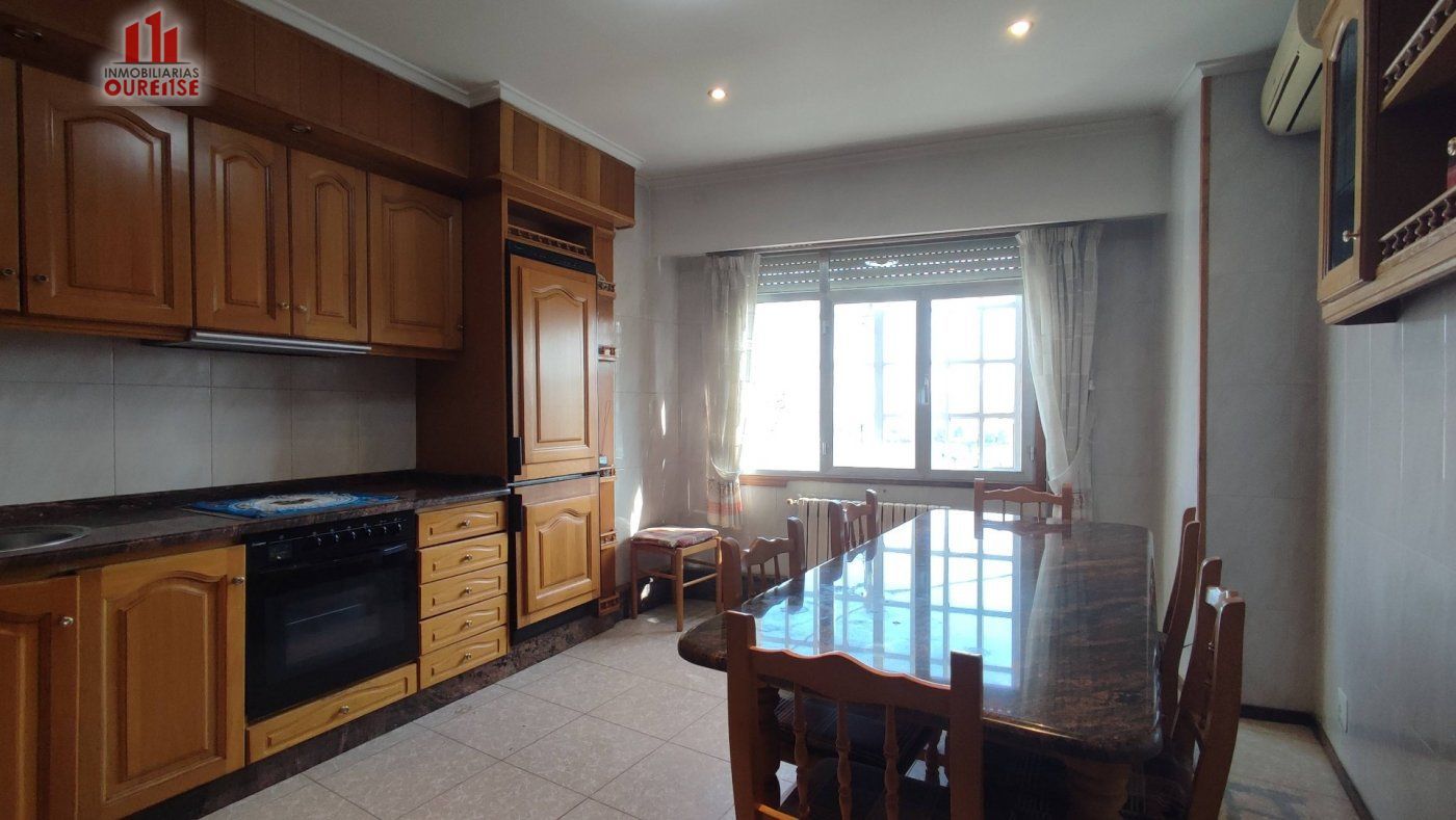 Cuina de Casa o xalet en venda en Ourense Capital  amb Calefacció