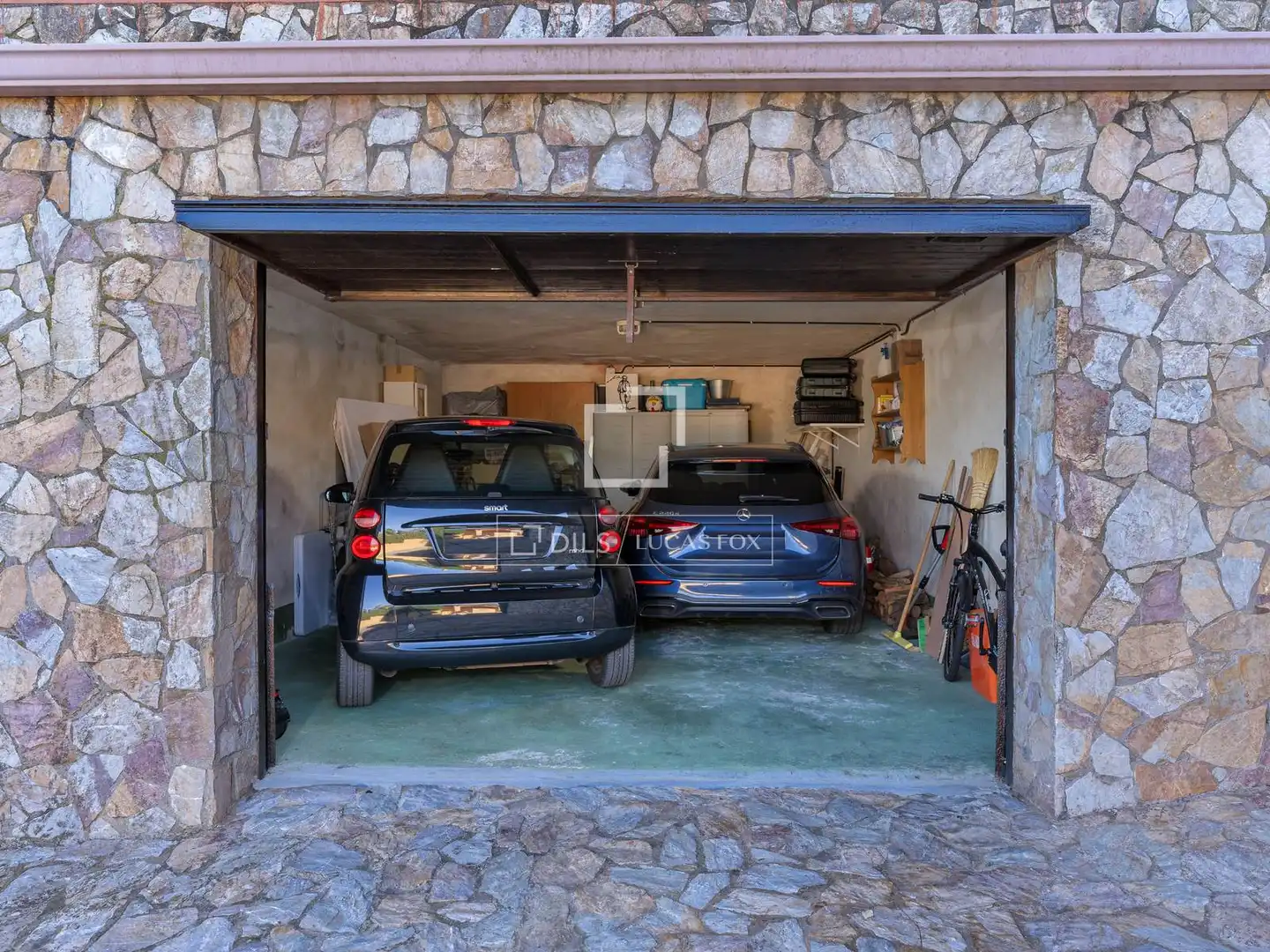 Aparcament de Casa o xalet en venda en Begur amb Jardí privat, Terrassa i Piscina