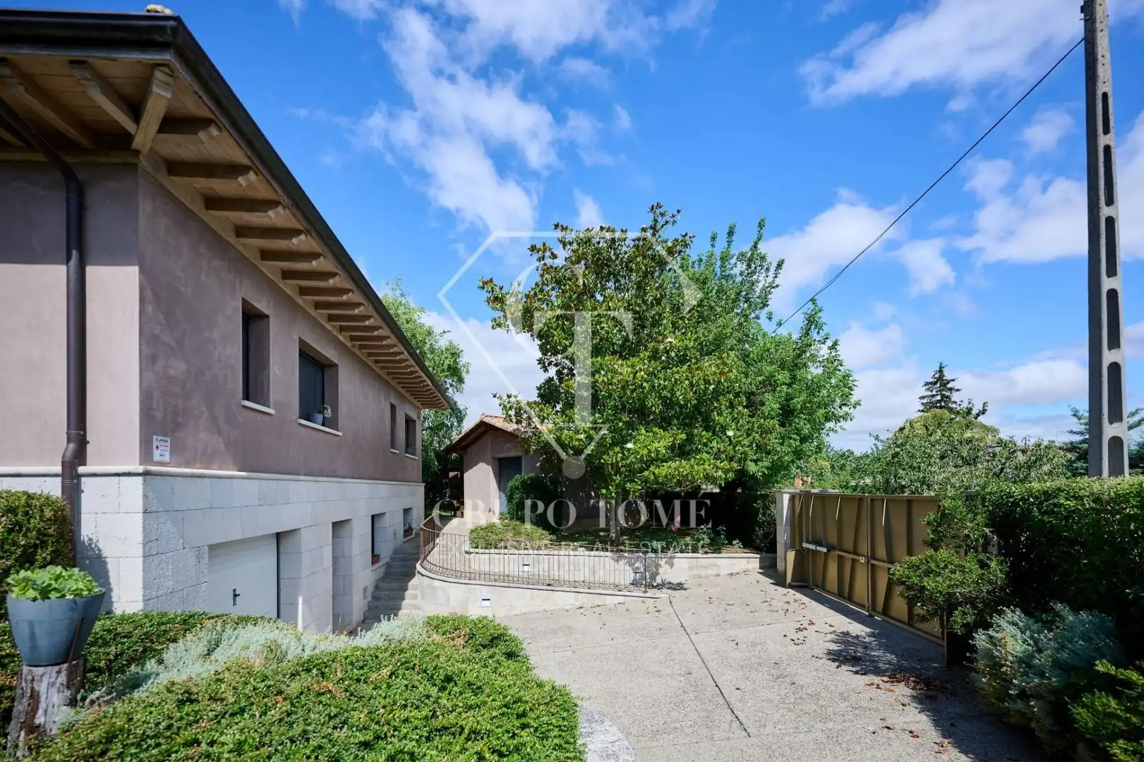 Vista exterior de Casa o chalet en venta en Ayegui / Aiegi con Aire acondicionado, Calefacción y Jardín privado