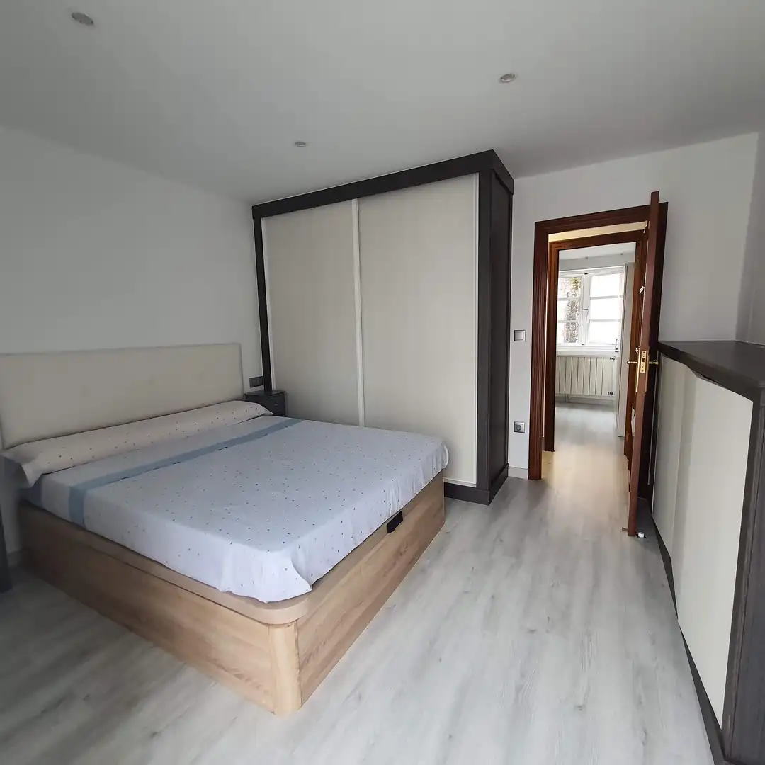 Habitación de Casa adosada de alquiler en Carballo con Calefacción, Trastero y Amueblado