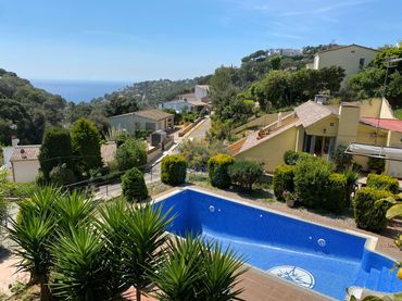 House with pool for sale in Carrer Escorpio
