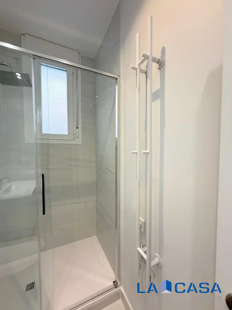 Bathroom of Ground floor for sale in Madrid  with Heating