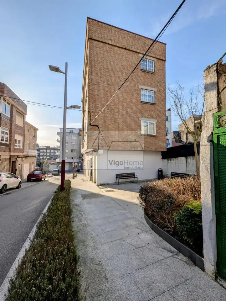 Vista exterior de Planta baja en venta en Vigo  con Calefacción