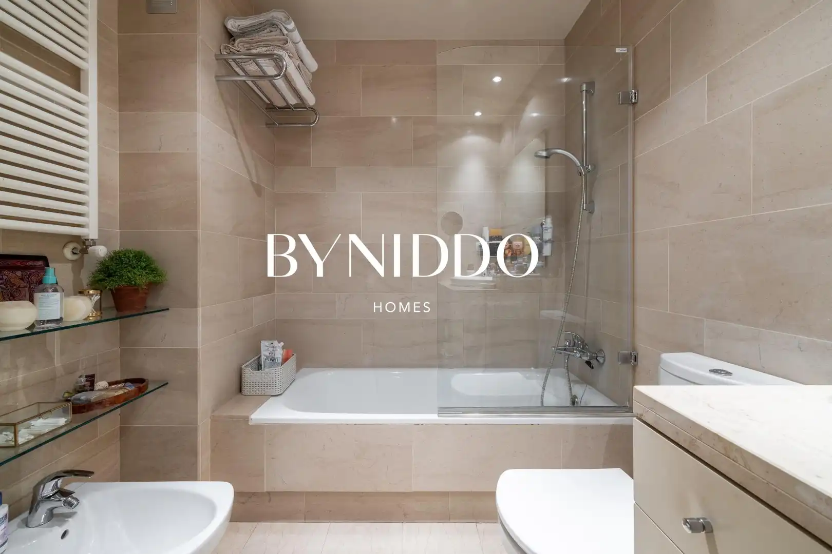 Bathroom of Flat for sale in Sant Cugat del Vallès  with Air Conditioner, Heating and Private garden