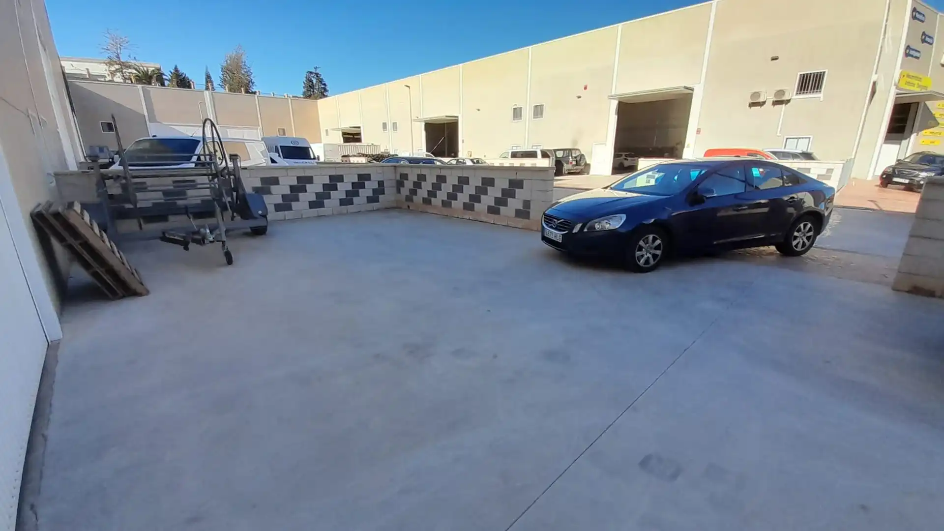Parkplatz von Fabrikhallen zur Miete in Algarrobo