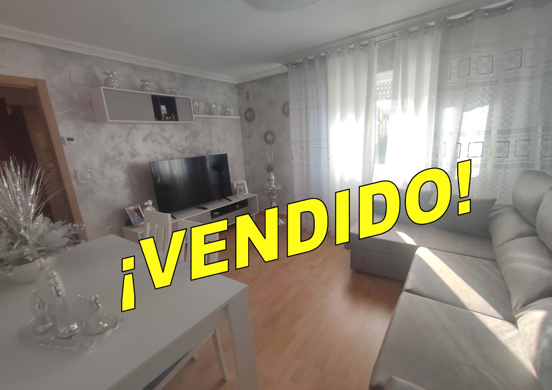 Sala d'estar de Pis en venda en Medina del Campo amb Calefacció, Parquet i Moblat