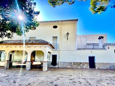 Villa mit Pool zum Verkauf in Castalla