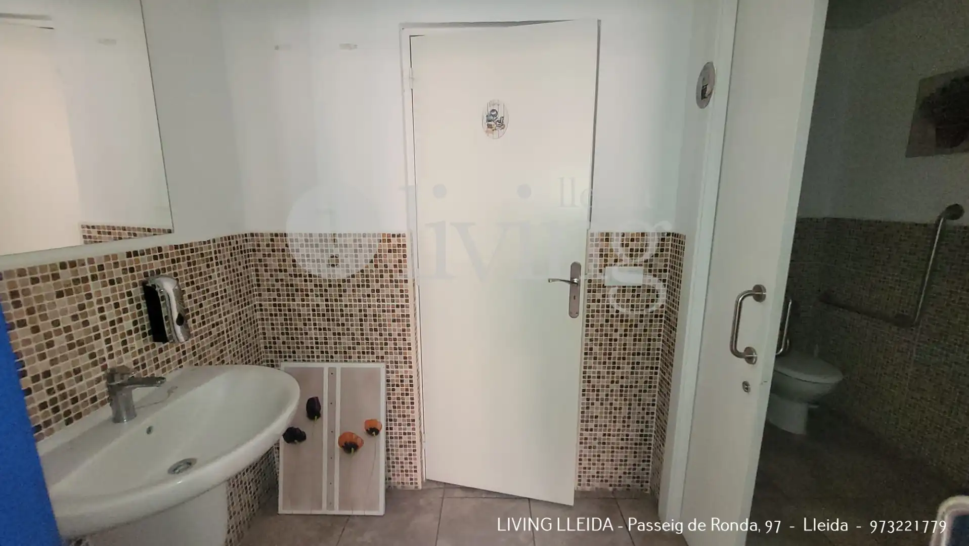 Bany de Local en venda en Cubelles amb Aire condicionat, Calefacció i Terrassa