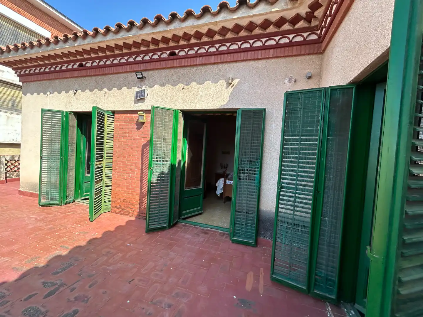 Vista exterior de Casa o xalet en venda en Torredembarra amb Jardí privat, Terrassa i Traster