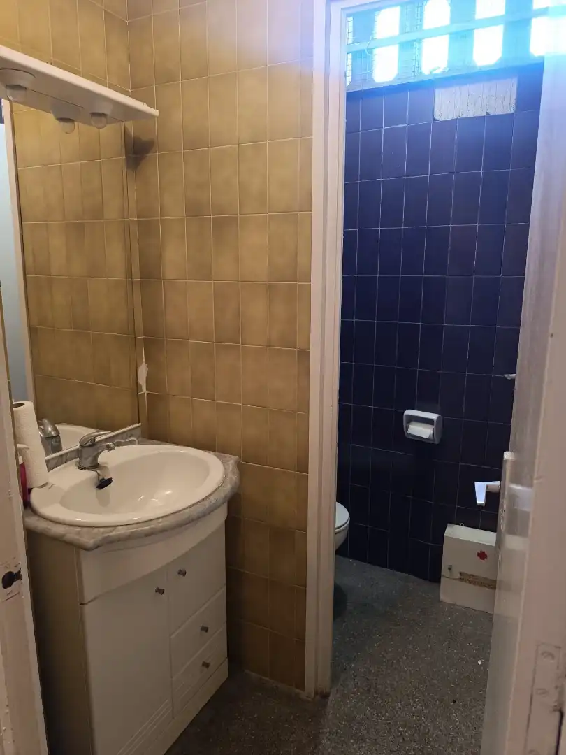 Badezimmer von Geschaftsraum zum Verkauf in Tarragona mit Klimaanlage und Möbliert