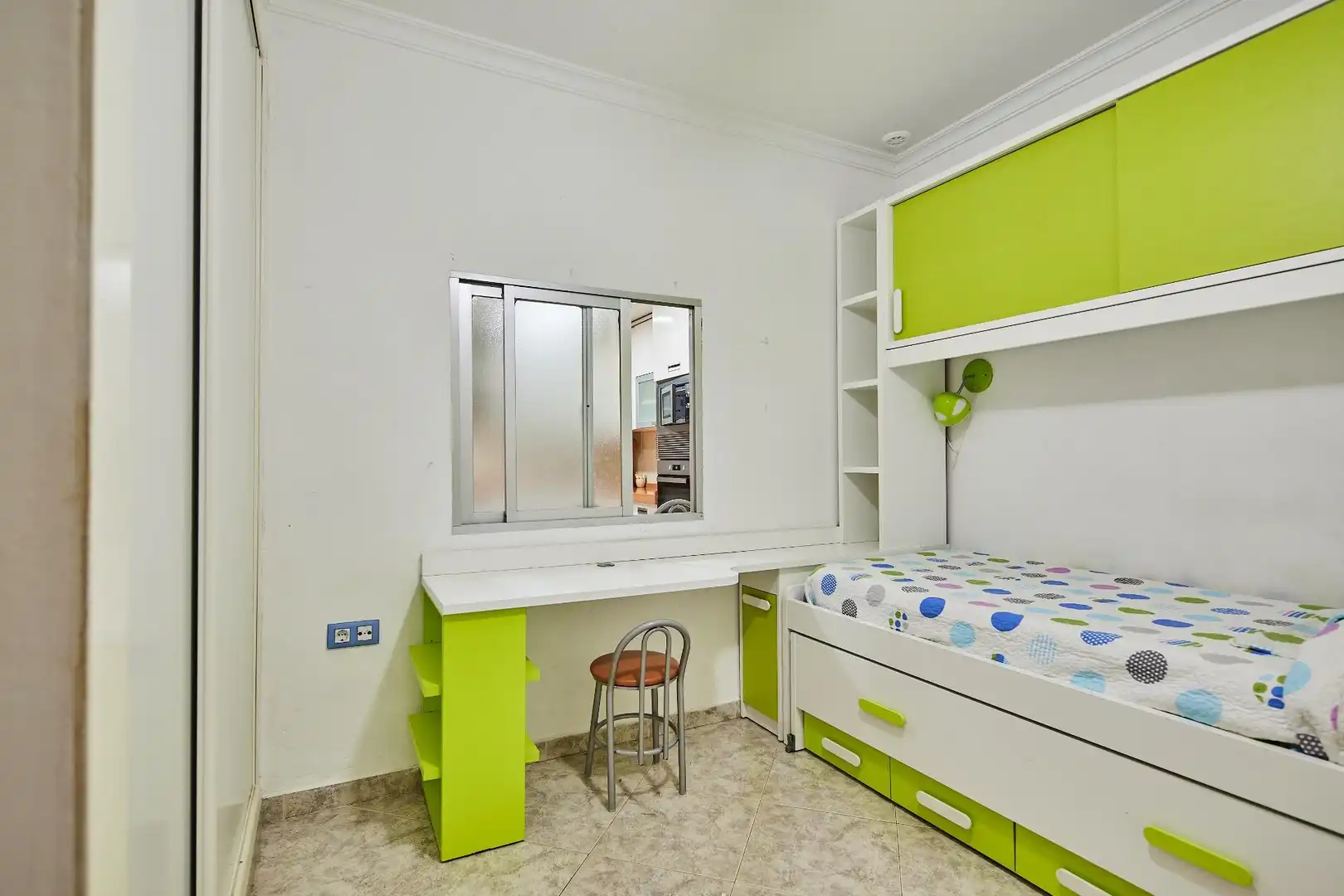 Schlafzimmer von Wohnung zum Verkauf in Cádiz mit Klimaanlage, Abstellraum und Balkon