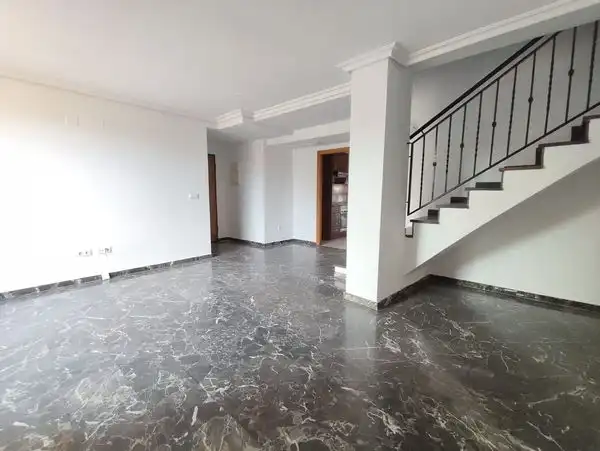 Maisonette zum Verkauf in Valencia mit Klimaanlage, Heizung und Terrasse