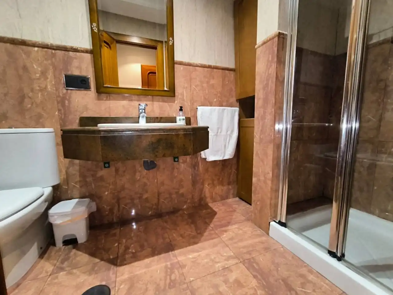 Badezimmer von Wohnung zum Verkauf in Albacete mit Klimaanlage, Heizung und Parkett