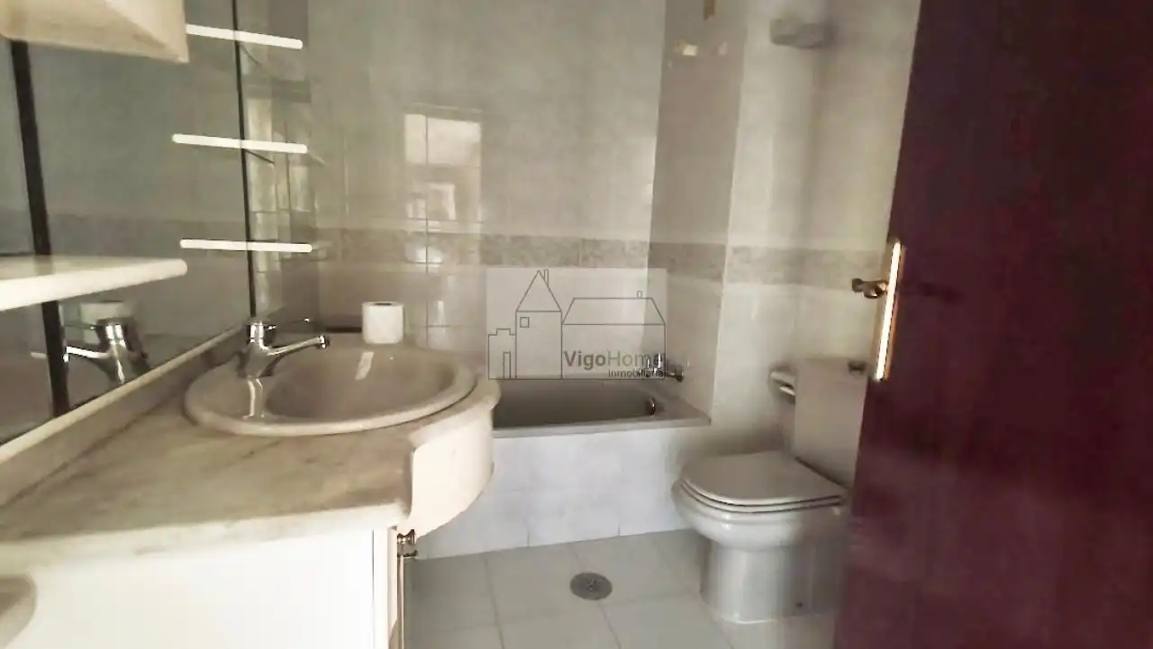 Bathroom of Flat for sale in Vigo   with Heating and Storage room