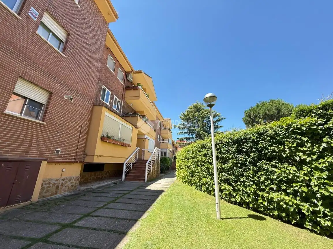 Vista exterior de Pis en venda en Galapagar amb Calefacció, Terrassa i Traster