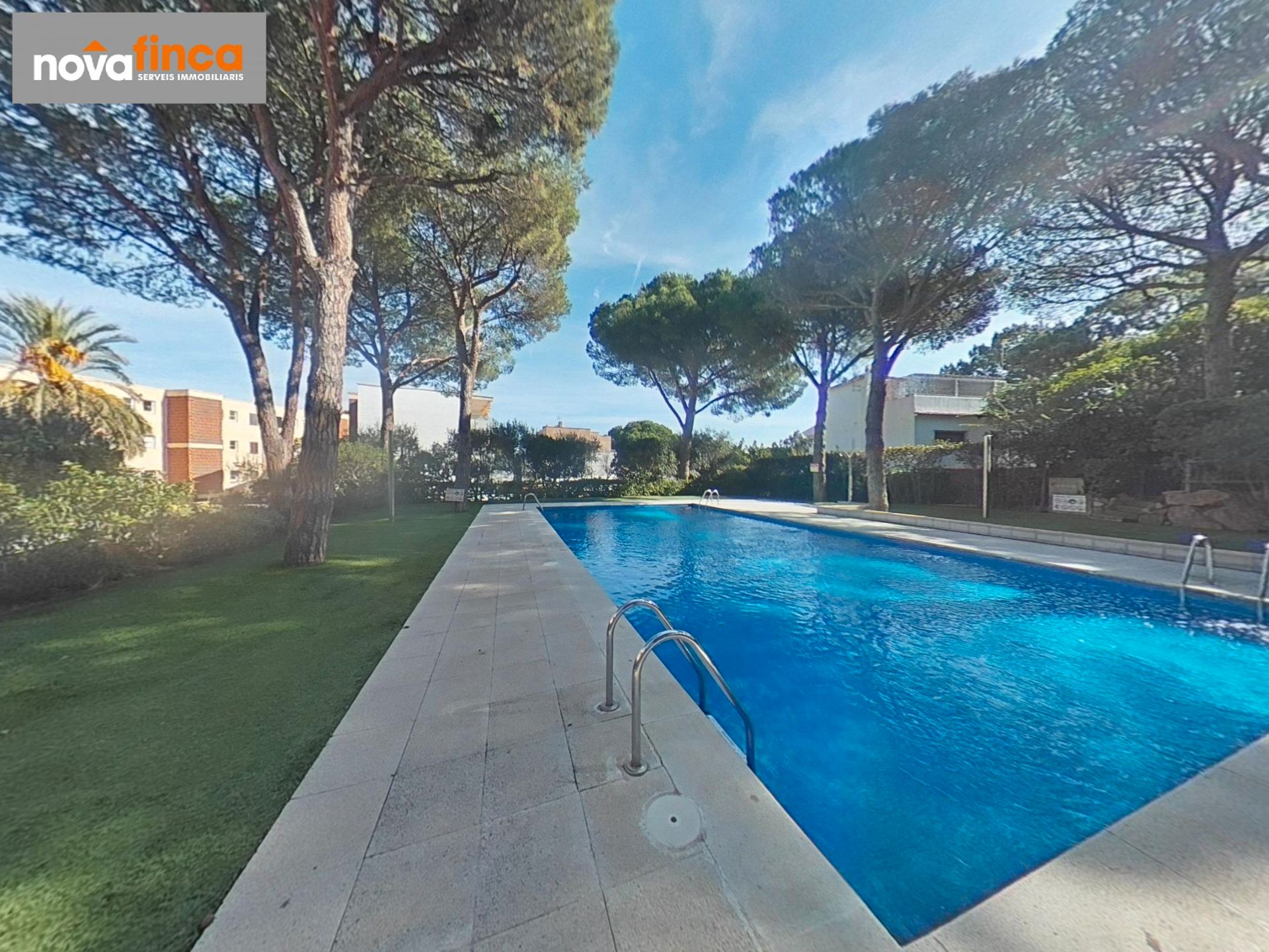 Swimming pool of Flat for sale in Palamós  with Air Conditioner, Heating and Private garden