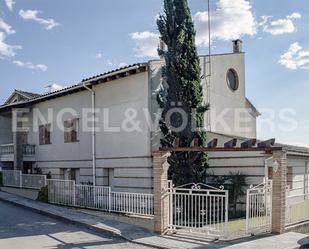 Vista exterior de Casa o xalet en venda en Vilobí del Penedès amb Calefacció, Jardí privat i Terrassa