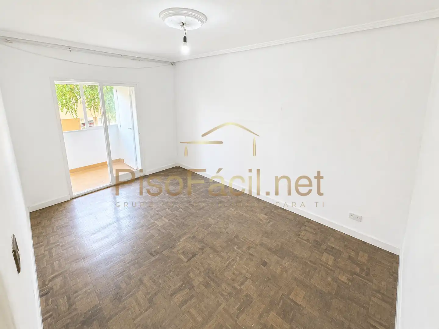 Piso en venta en Madrid con Calefacción, Terraza y Alarma