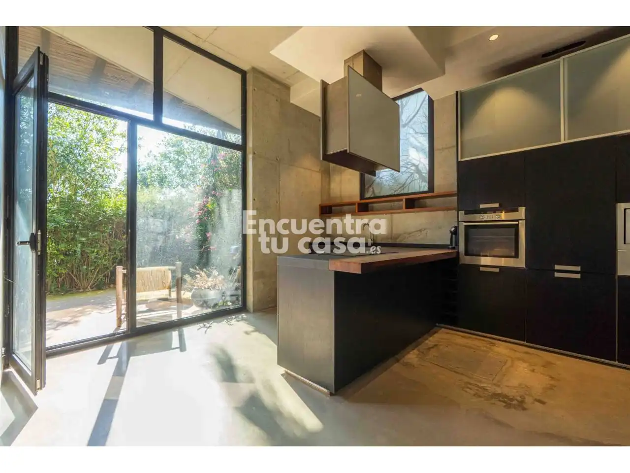 Cuina de Casa o xalet en venda en Donostia - San Sebastián  amb Jardí privat, Terrassa i Piscina