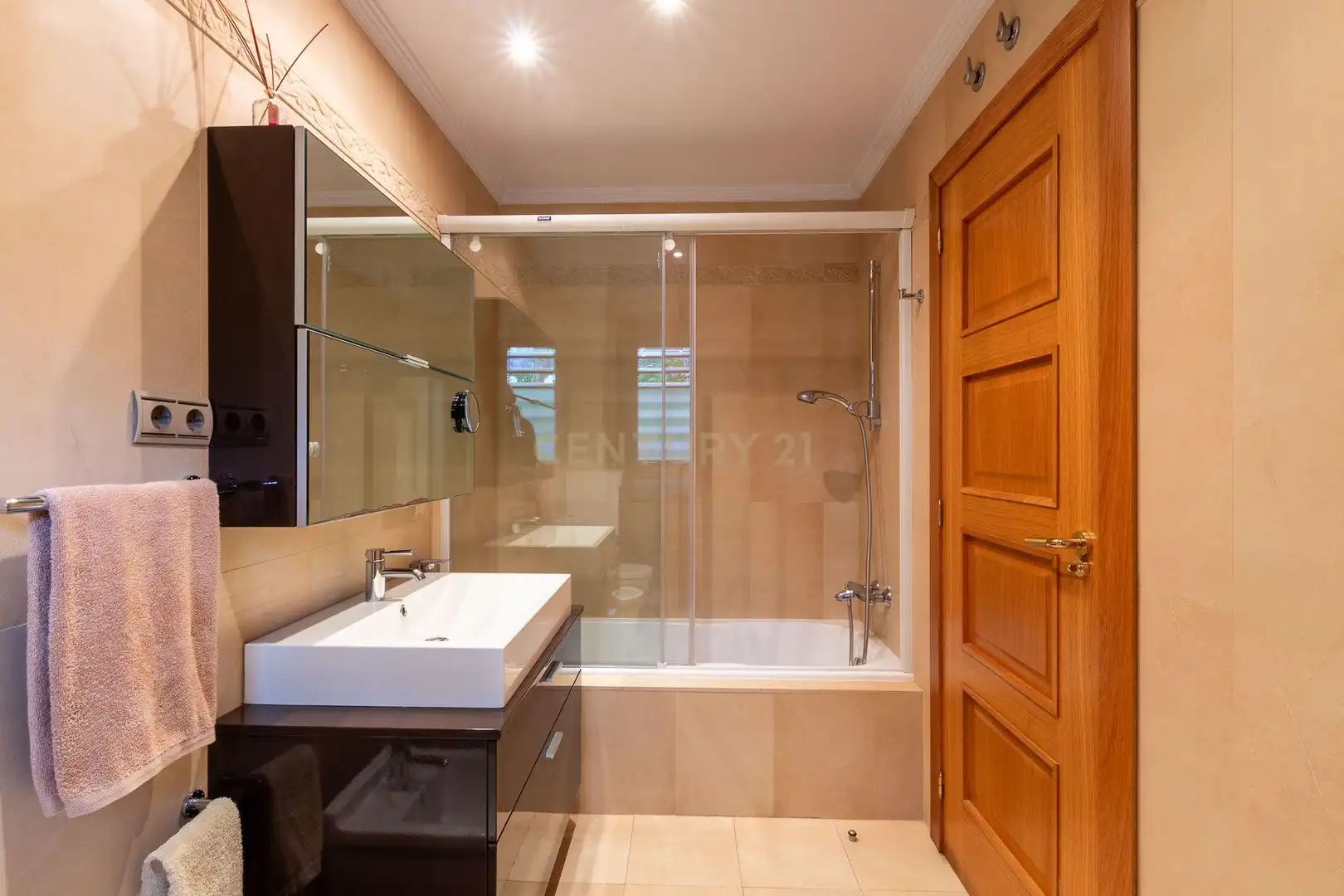 Bathroom of Apartments for sale in Santander  with Private garden, Storage room and Oven