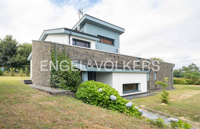 Casa-chalet en Venta en Bergondo