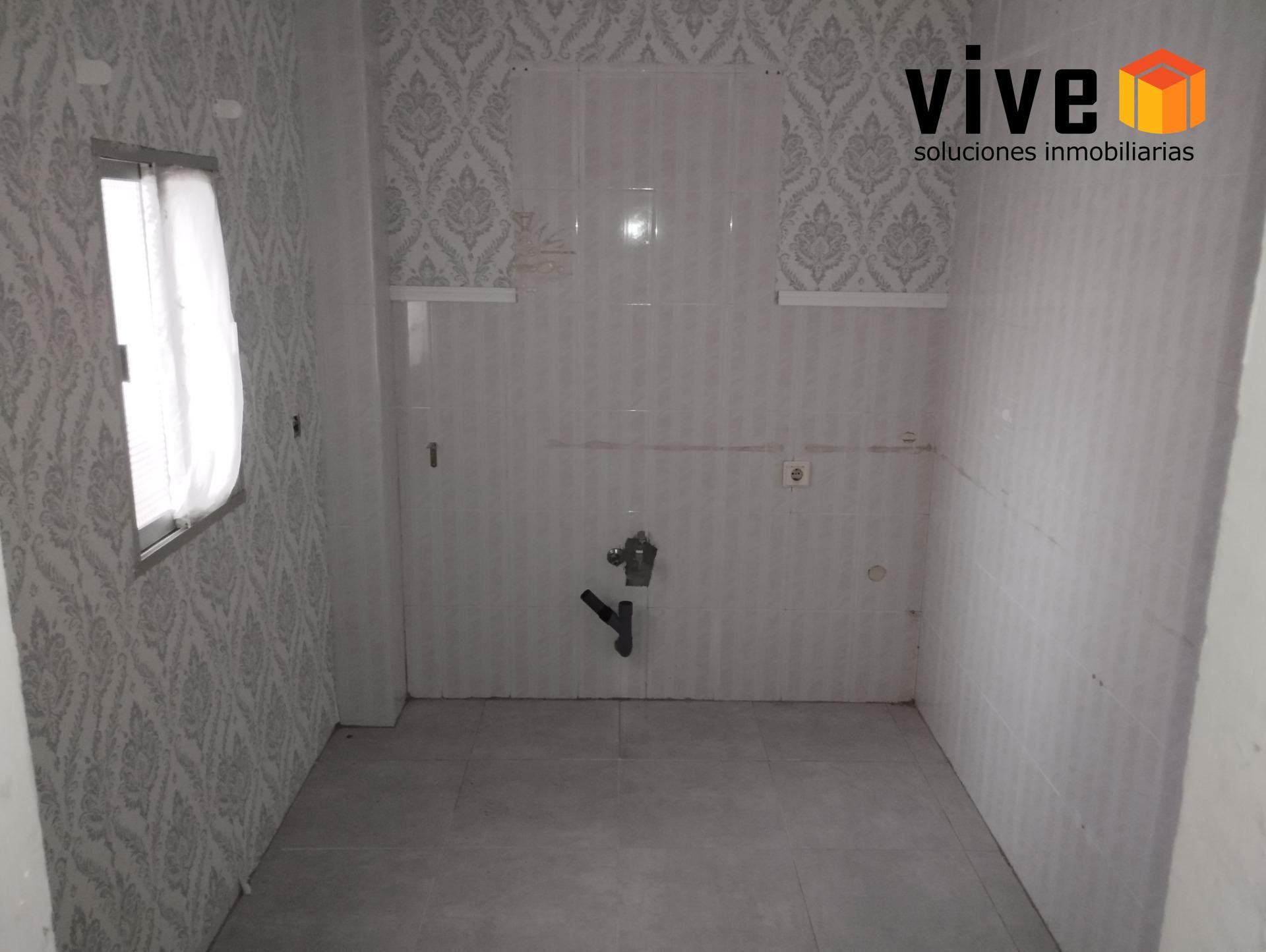 Bathroom of Duplex for sale in San Juan de Aznalfarache  with Balcony