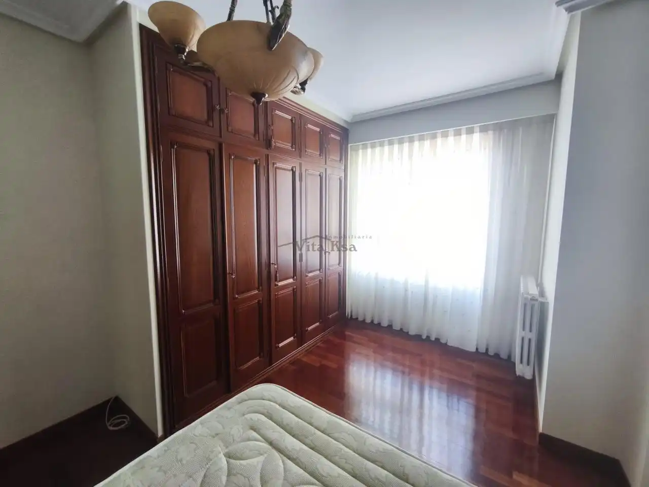 Schlafzimmer von Wohnung zur Miete in Ourense Capital  mit Heizung, Parkett und Möbliert