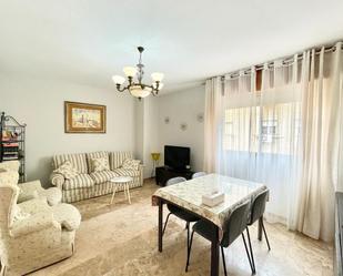Living room of Flat to rent in  Granada Capital  with Air Conditioner, Heating and Parquet flooring