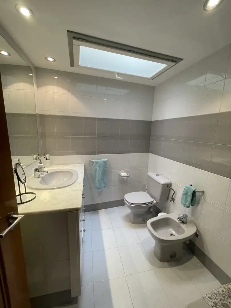 Baño de Casa adosada en venta en Porqueres con Aire acondicionado, Terraza y Balcón