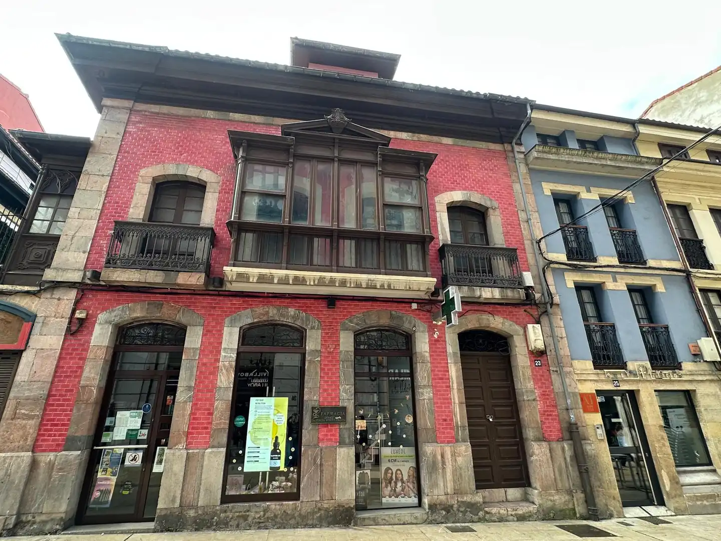 Außenansicht von Gebäude zum Verkauf in Avilés