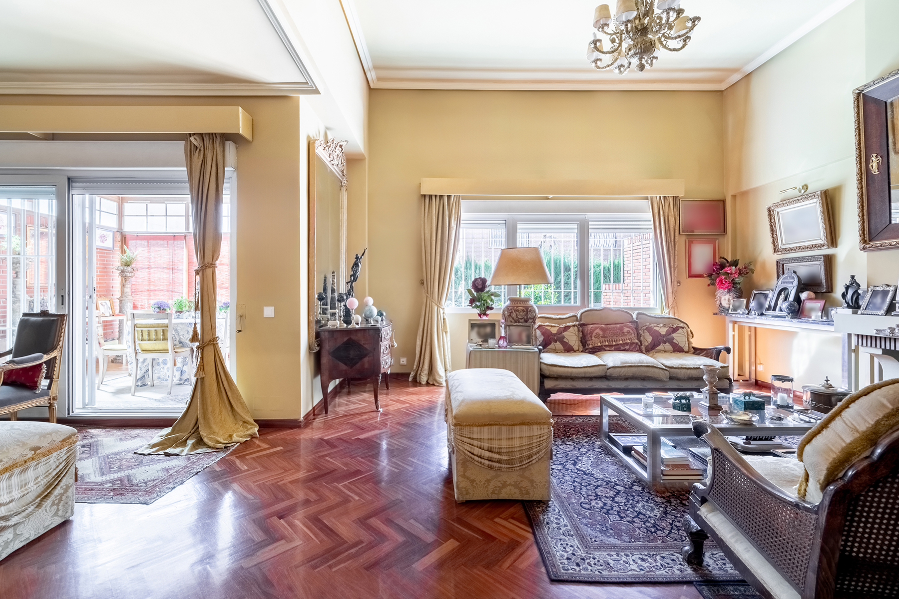 Sala d'estar de Casa adosada en venda en  Madrid Capital amb Aire condicionat, Calefacció i Jardí privat