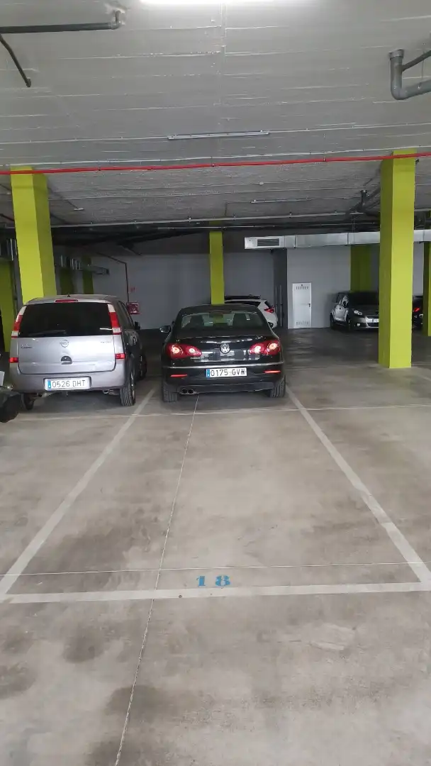 Parking de Garaje de alquiler en Rota con Alarma