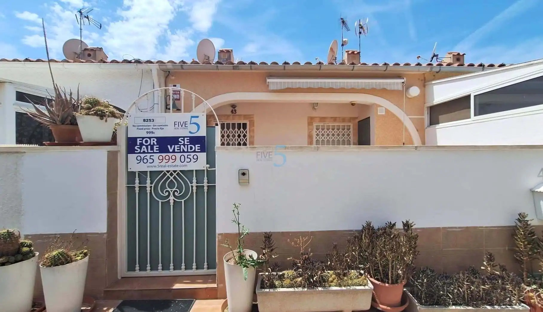 Vista exterior de Casa o chalet en venta en San Fulgencio con Terraza y Balcón