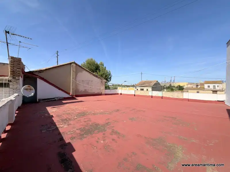 Parking de Casa adosada en venta en Valencia con Trastero y Alarma