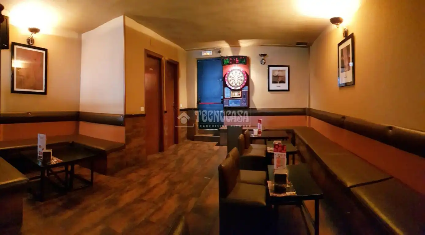 Commercial properties for sale in Fuenlabrada  with Air Conditioner and Alarm